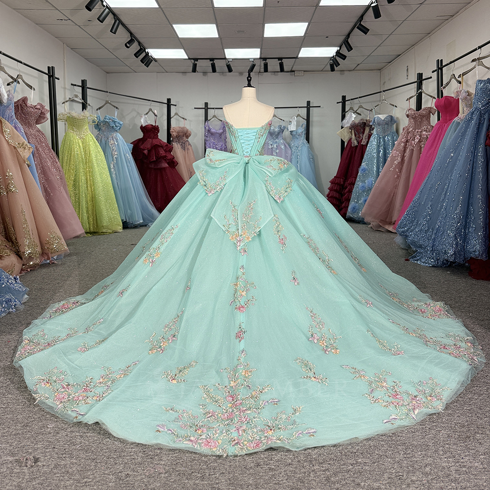 Classic Strapless Quinceanera  - Embroidery Organza 评论和价格