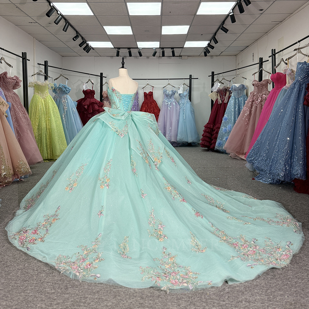 Classic Strapless Quinceanera  - Embroidery Organza 评论和价格